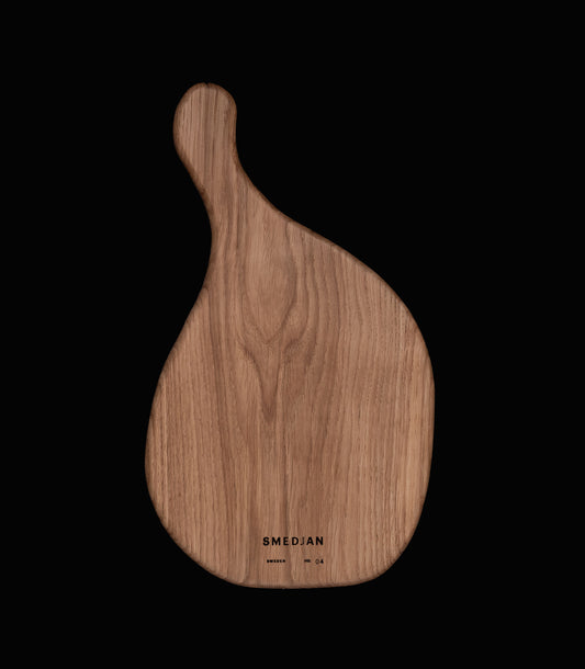 004. Cutting board from locally sourced oak wood