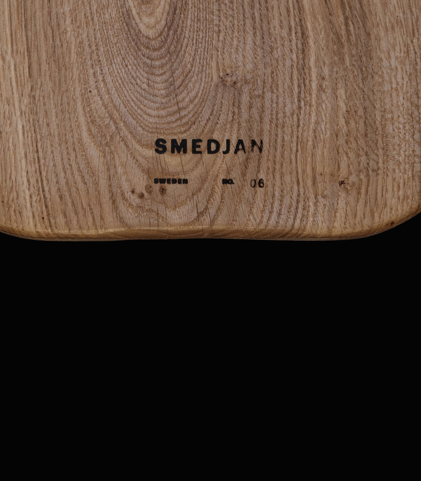 006. Cutting board from locally sourced oak wood